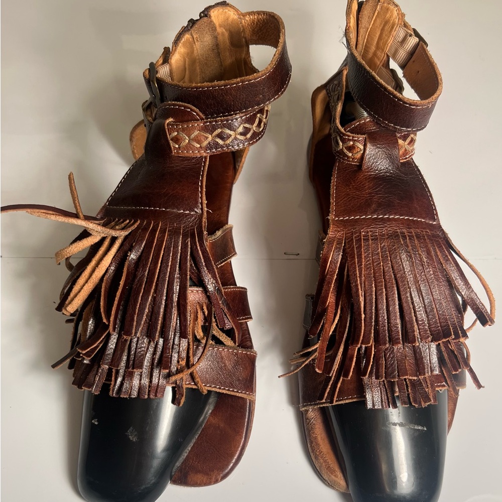 Bed|Stu Alena Gladiator Style Brown Leather Sandals With Fringe Accents 10.5